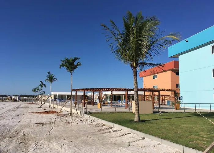 Flat com praia privativa e lazer total em Arraial